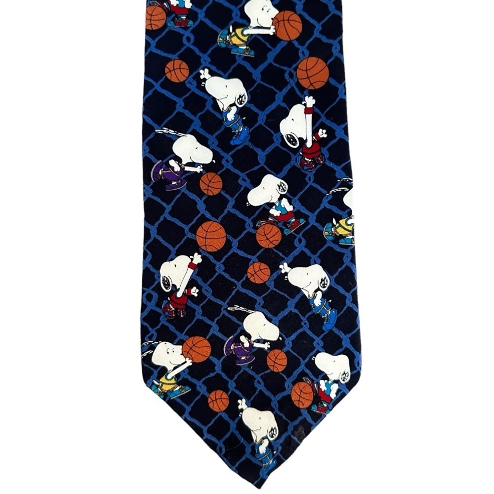 Vintage Peanuts Snoopy Basketball Tie